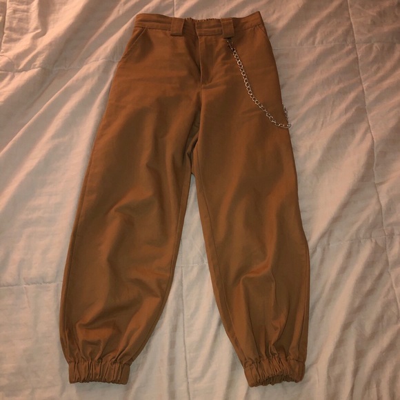 High Waisted Ankle Crop Khaki Cargo Pants w/Chain - Picture 3 of 4